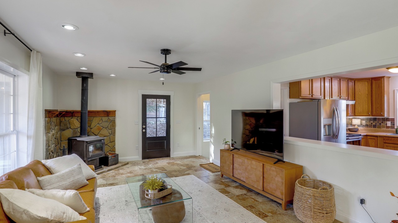 Photo of Livingroom in Weaverville