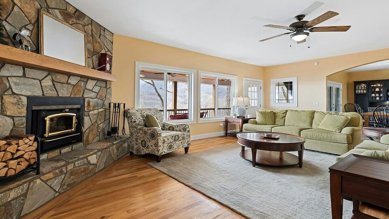 Photo of Livingroom in Waynesville