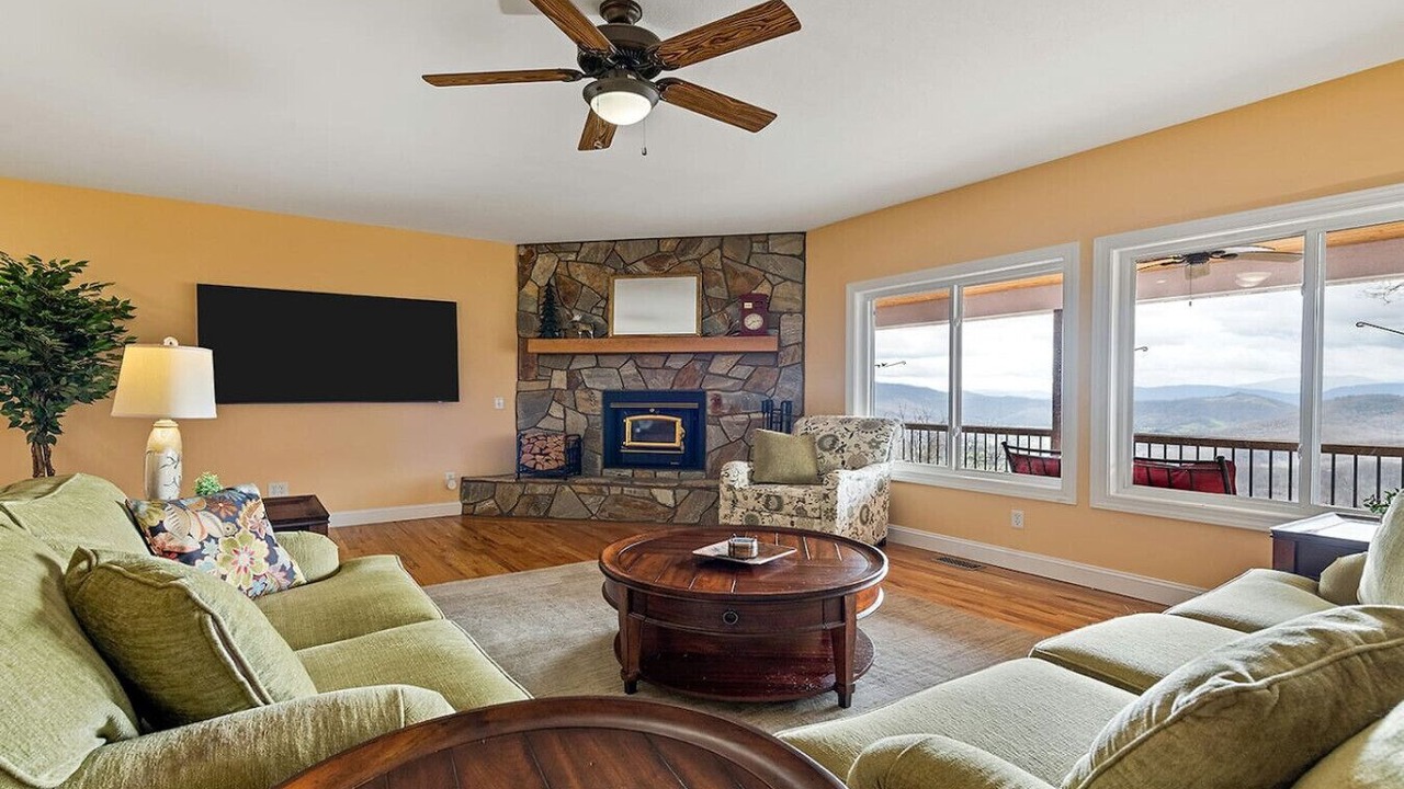 Photo of Livingroom in Waynesville