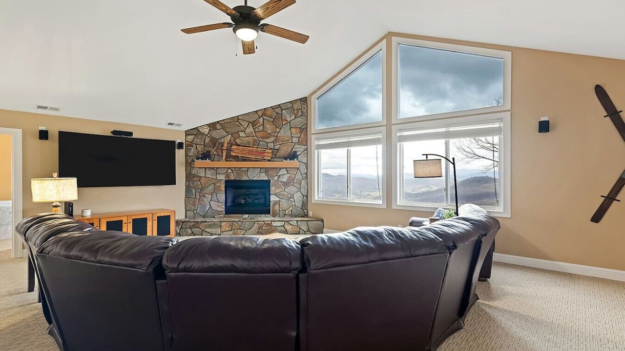 Photo of Livingroom in Waynesville