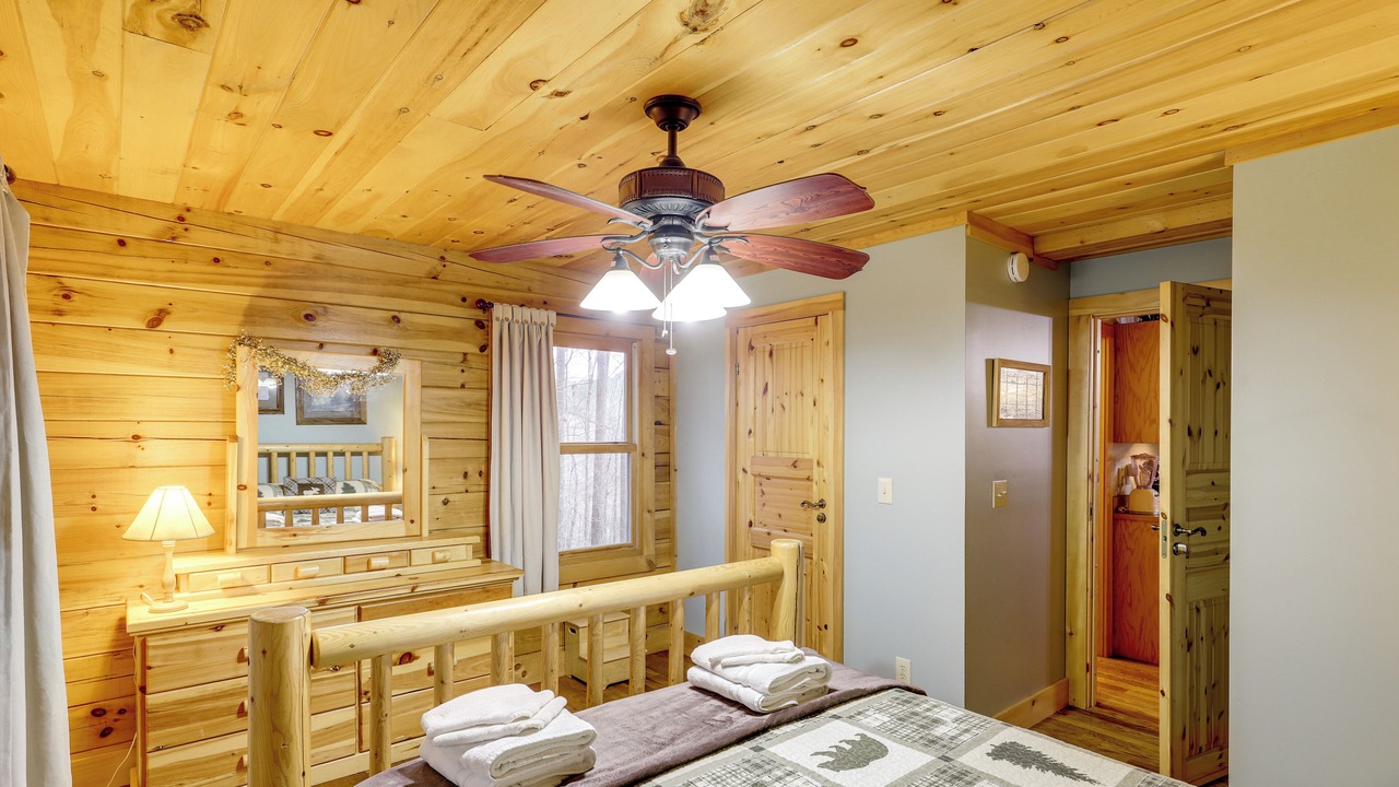 Photo of Bedroom in Hidden Lake