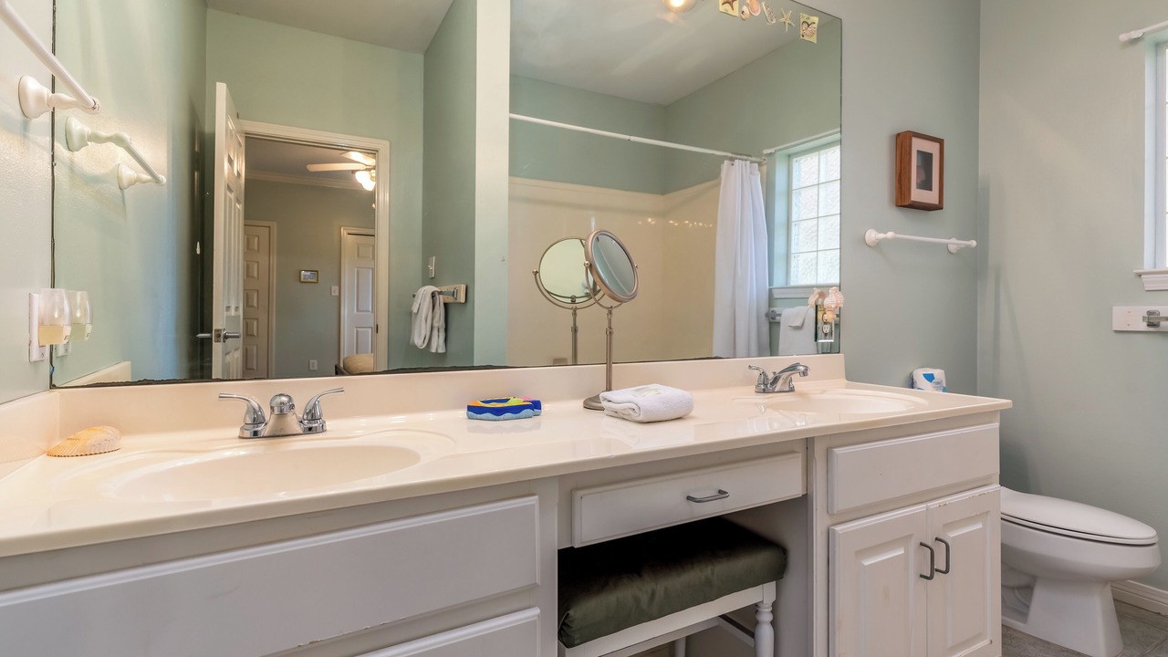 Photo of Bathroom in Dauphin Island