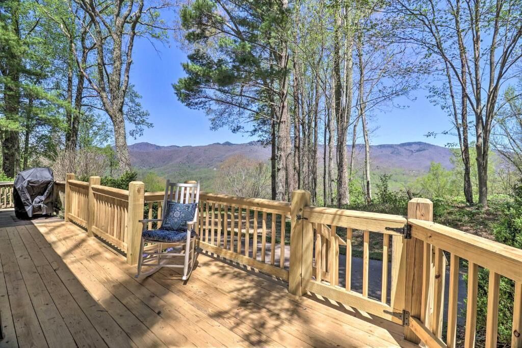 Photo of Patio Balcony in Balsam