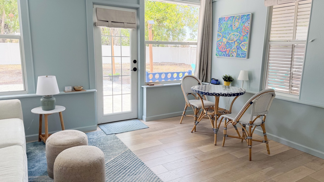 Photo of Livingroom in Shore Acre Heights