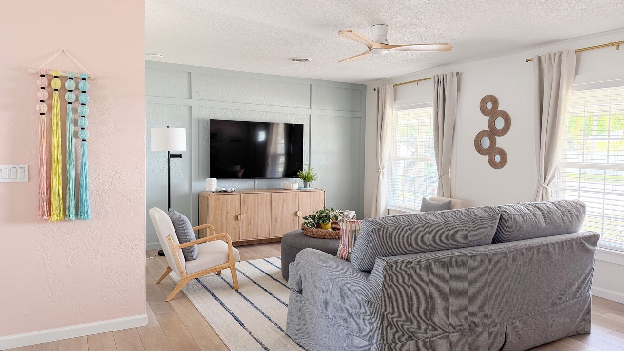 Photo of Livingroom in Shore Acre Heights