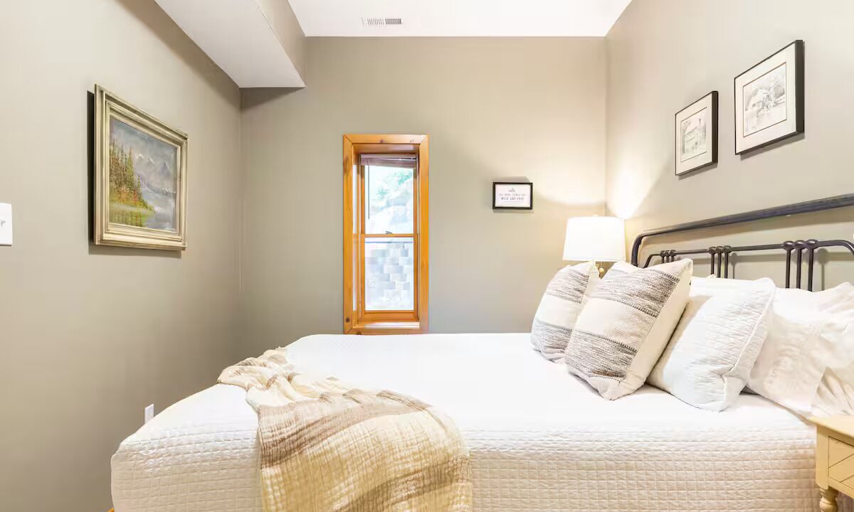 Photo of Bedroom in Hot Springs
