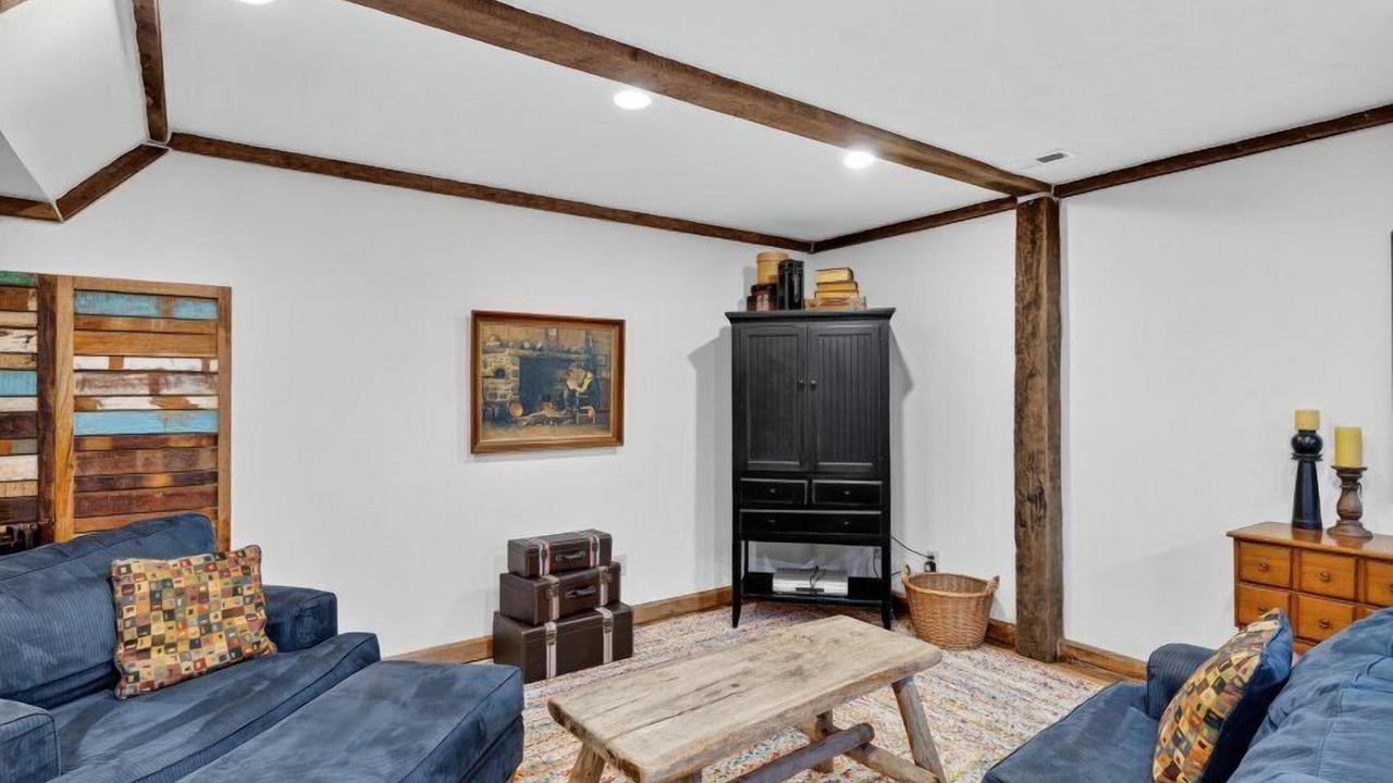 Photo of Livingroom in Guntersville