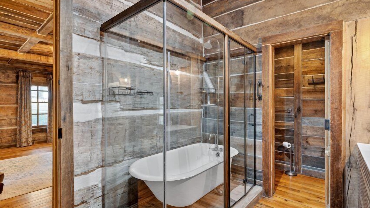 Photo of Bathroom in Guntersville