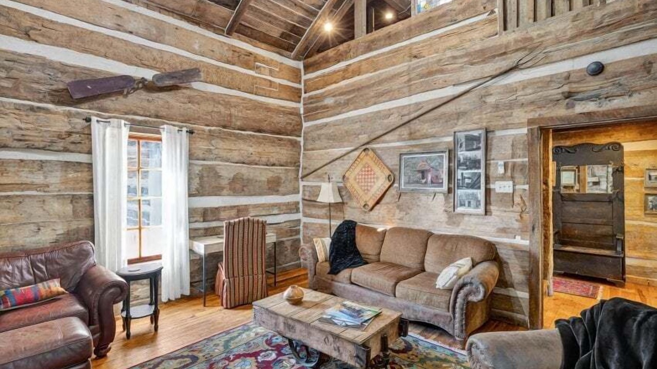 Photo of Livingroom in Guntersville