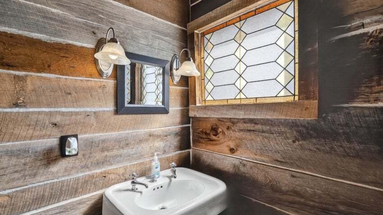 Photo of Bathroom in Guntersville