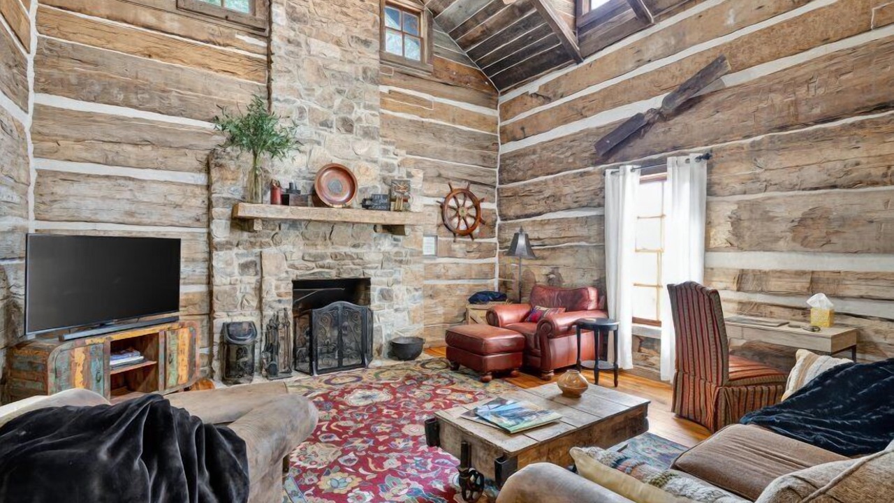 Photo of Livingroom in Guntersville