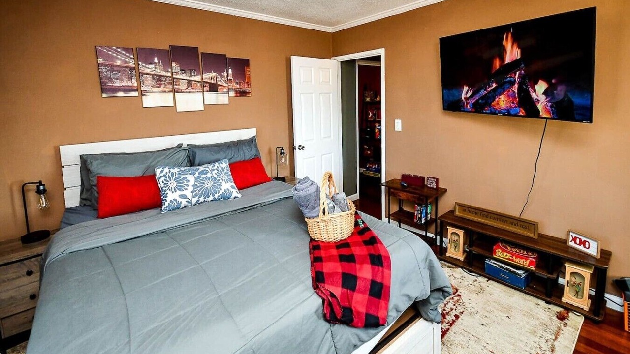 Photo of Bedroom in Fairlie-Poplar Historic District