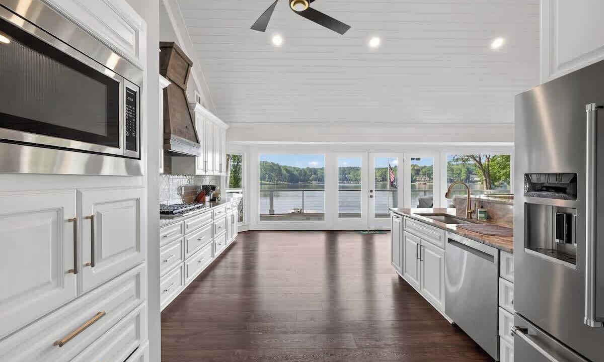 Photo of Kitchen in Misty River