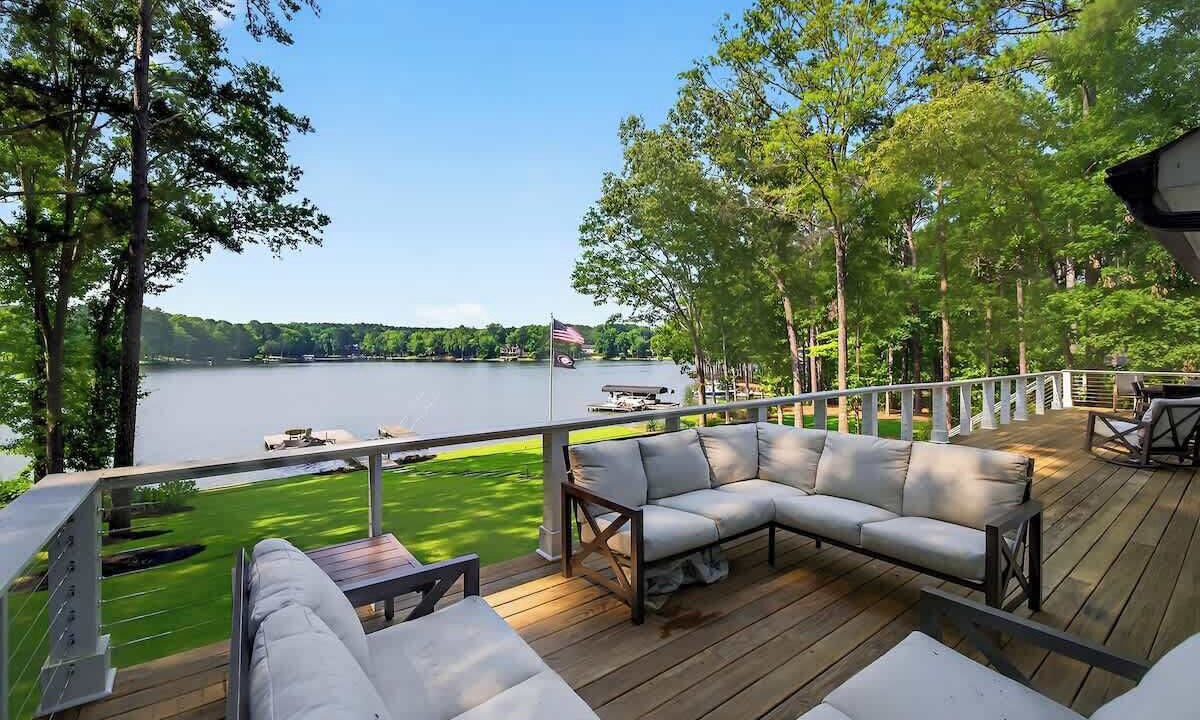 Photo of Patio Balcony in Misty River