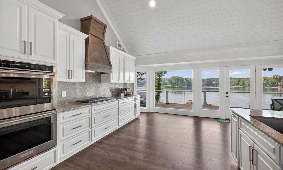 Photo of Kitchen in Misty River