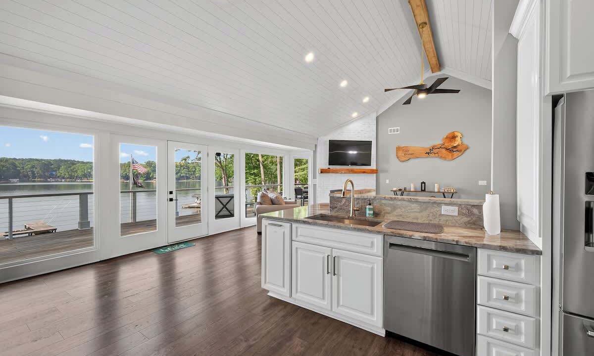 Photo of Kitchen in Misty River