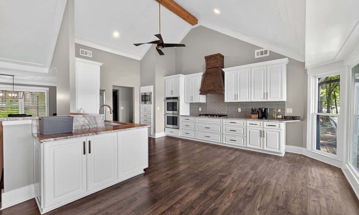 Photo of Kitchen in Misty River
