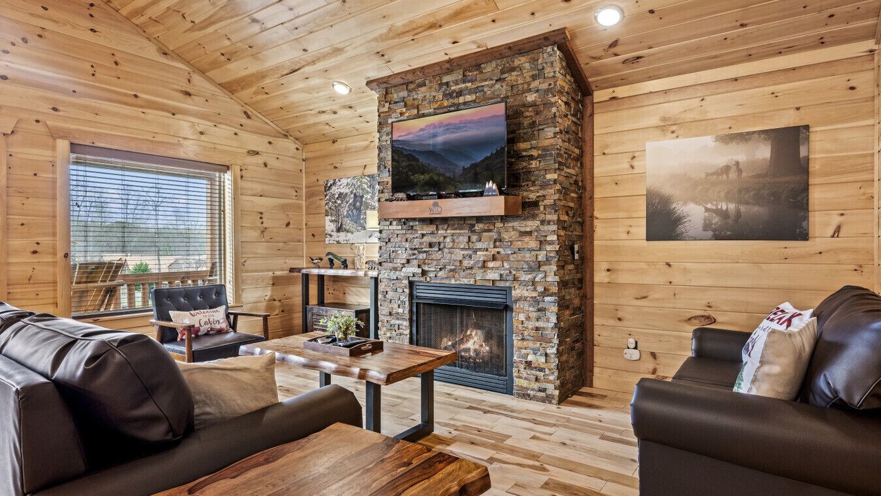 Photo of Livingroom in White Oak Lodge