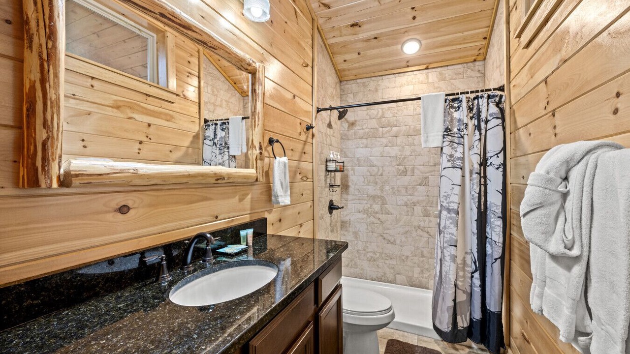 Photo of Bathroom in White Oak Lodge
