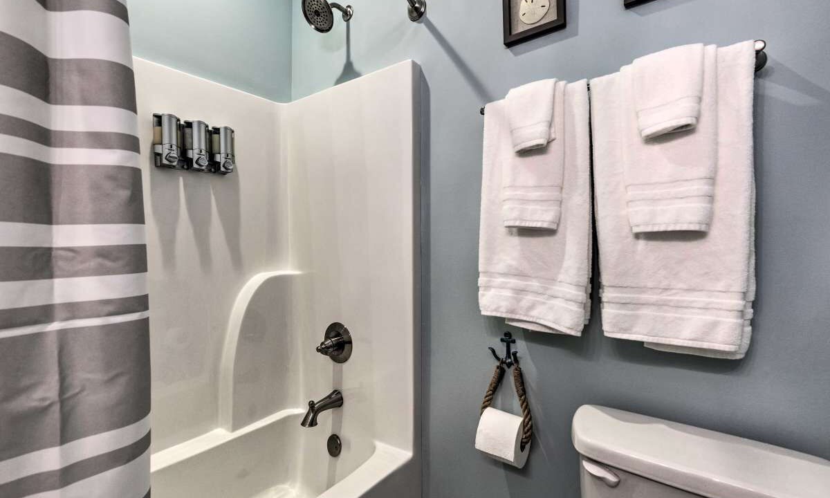 Photo of Bathroom in Dauphin Island