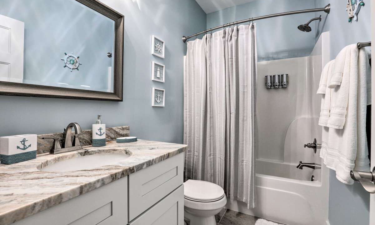 Photo of Bathroom in Dauphin Island