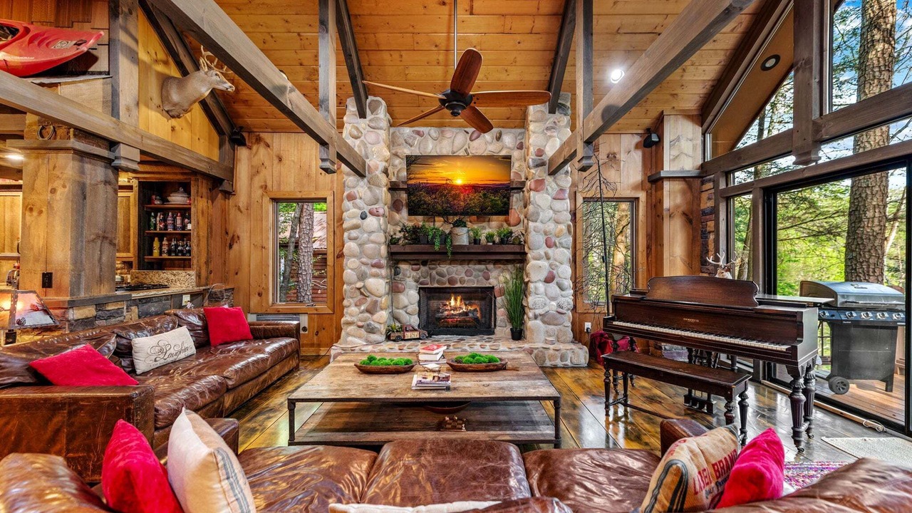 Photo of Livingroom in Ellijay