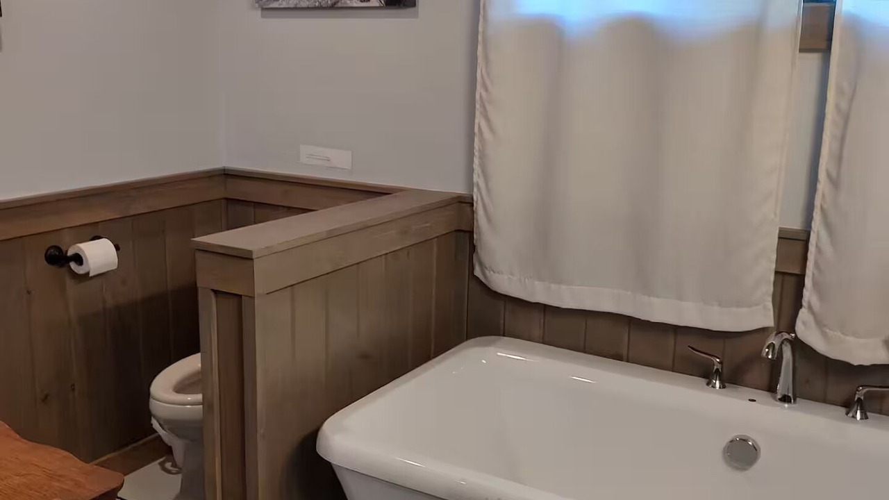 Photo of Bathroom in Newland