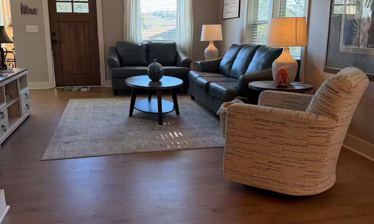 Photo of Livingroom in Guntersville