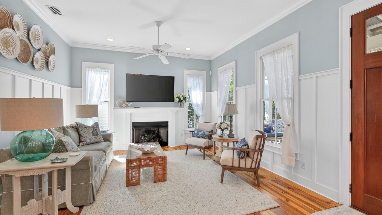 Photo of Livingroom in King City
