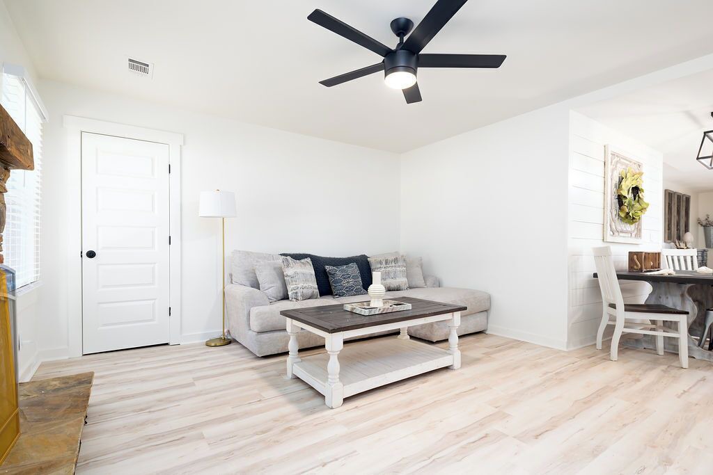 Photo of Livingroom in Fortson