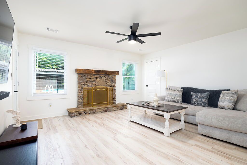 Photo of Livingroom in Fortson