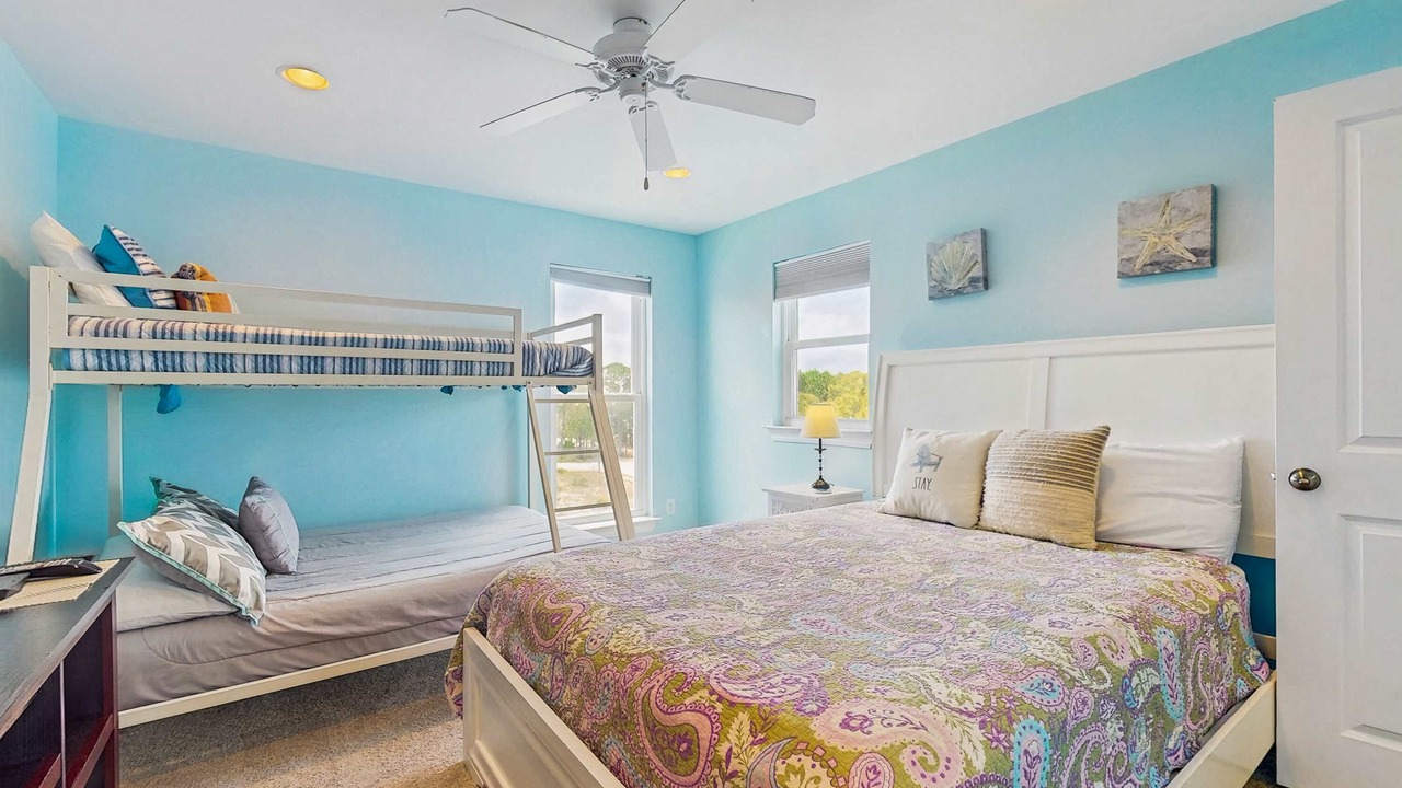 Photo of Bedroom in Dauphin Island