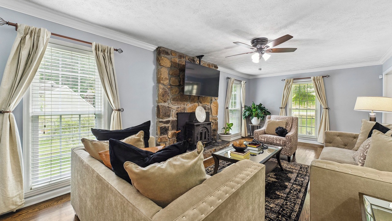 Photo of Livingroom in Riverdale