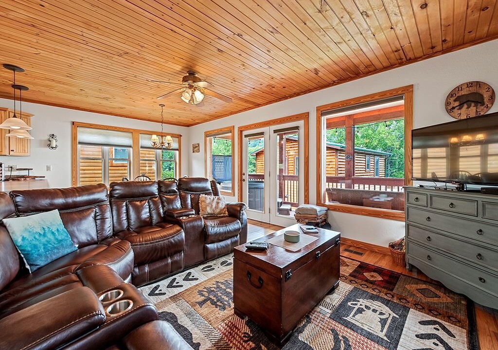 Photo of Livingroom in Maggie Valley