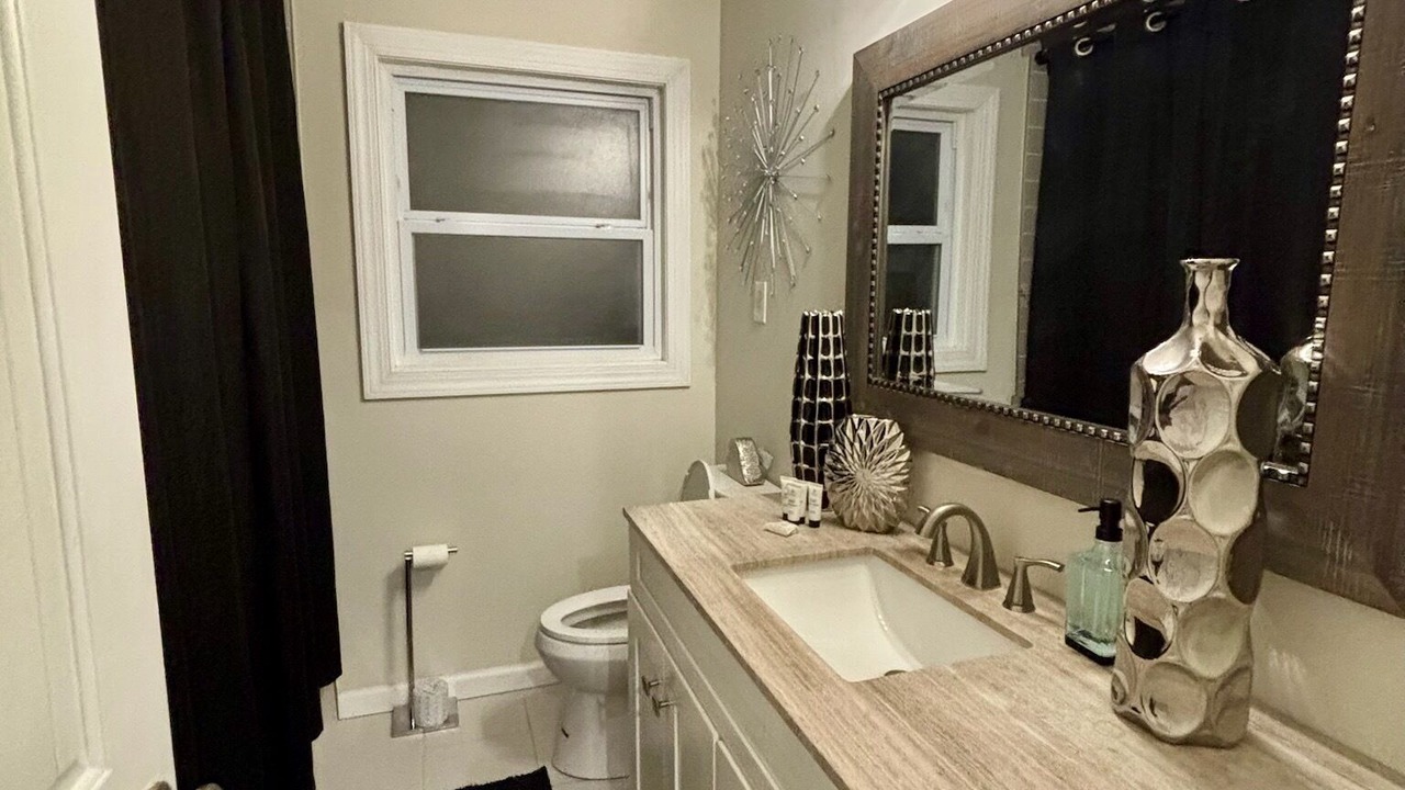 Photo of Bathroom in Dock Junction