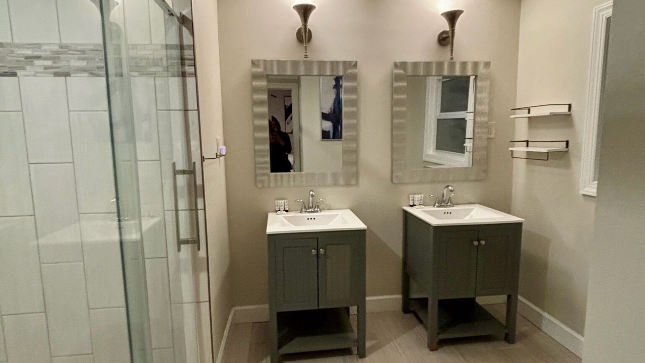 Photo of Bathroom in Dock Junction
