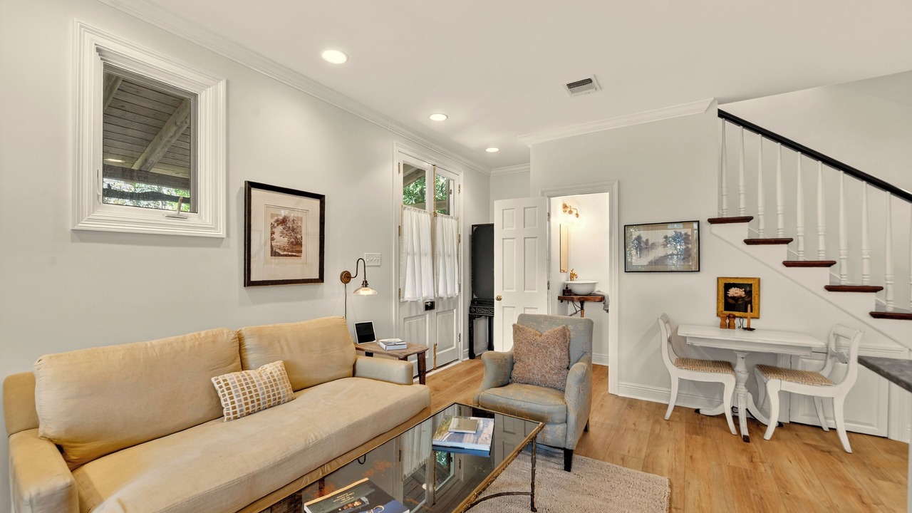 Photo of Livingroom in Bayou View