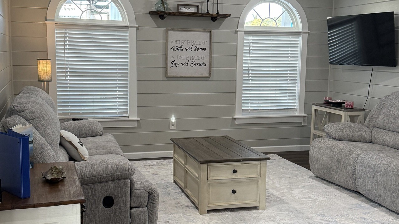 Photo of Livingroom in Guntersville