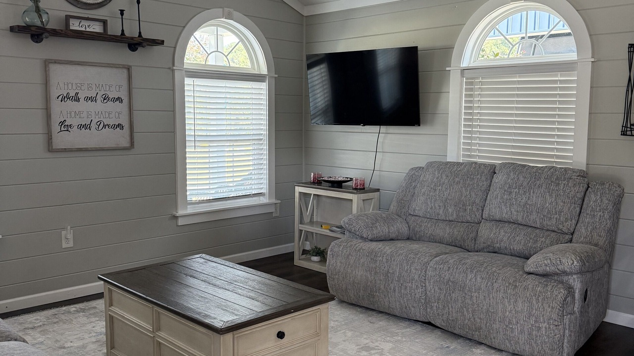 Photo of Livingroom in Guntersville