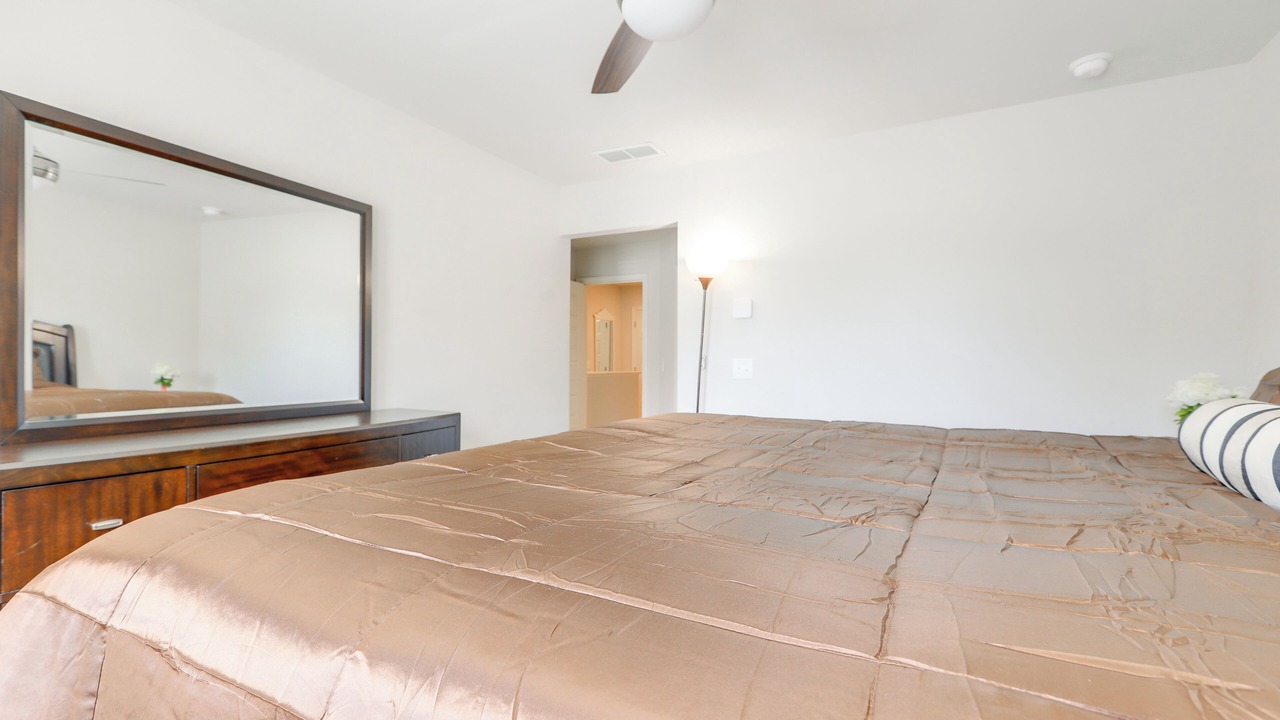 Photo of Bedroom in Riverdale