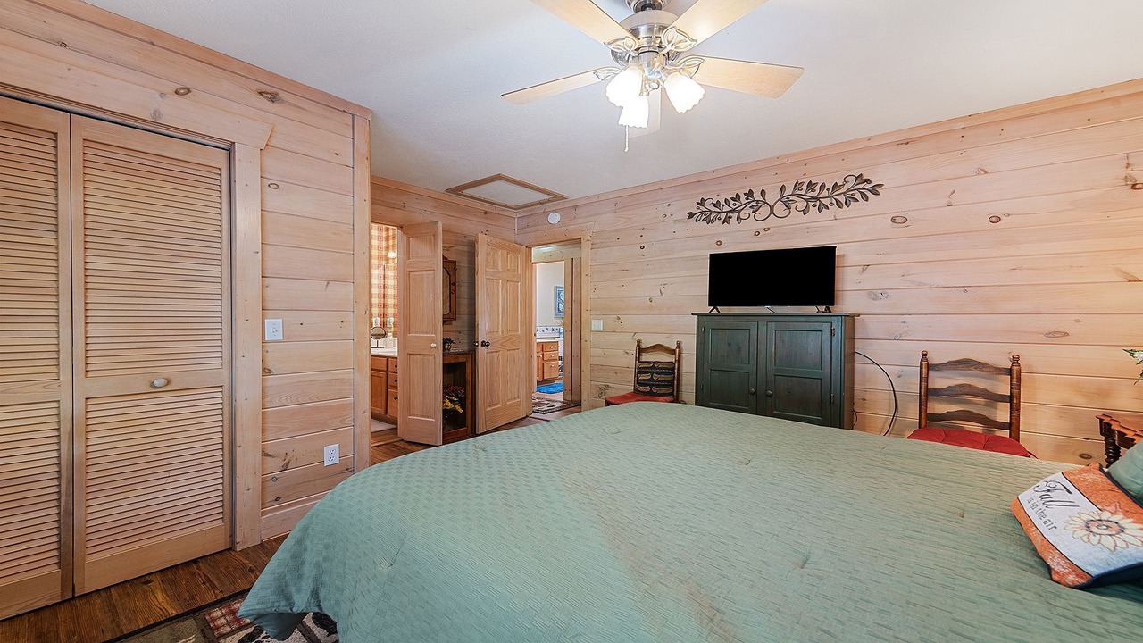 Photo of Bedroom in Maggie Valley
