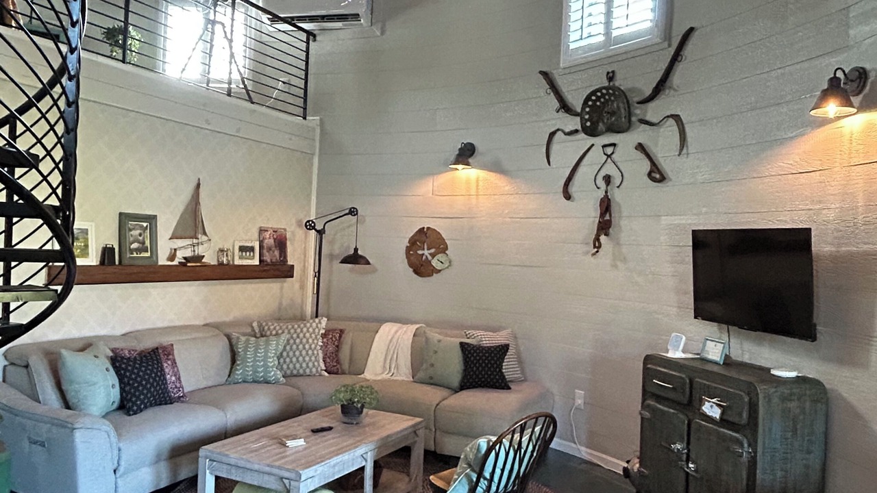 Photo of Livingroom in North Northwest Pensacola