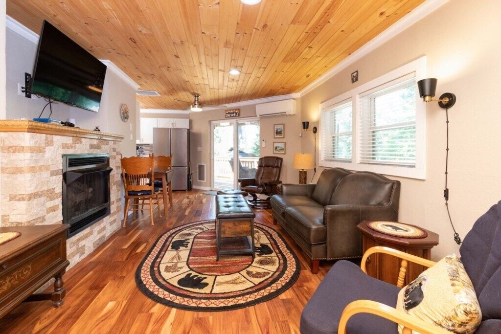 Photo of Livingroom in Maggie Valley