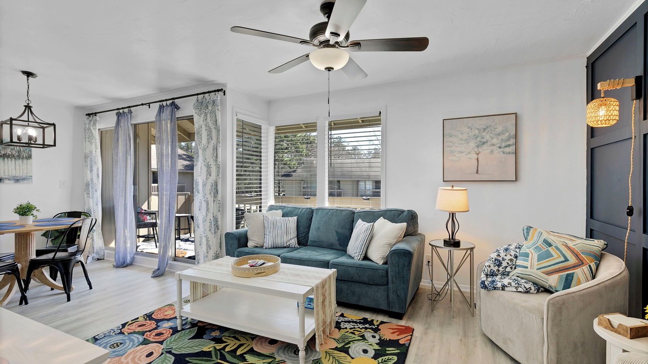 Photo of Livingroom in Daphne