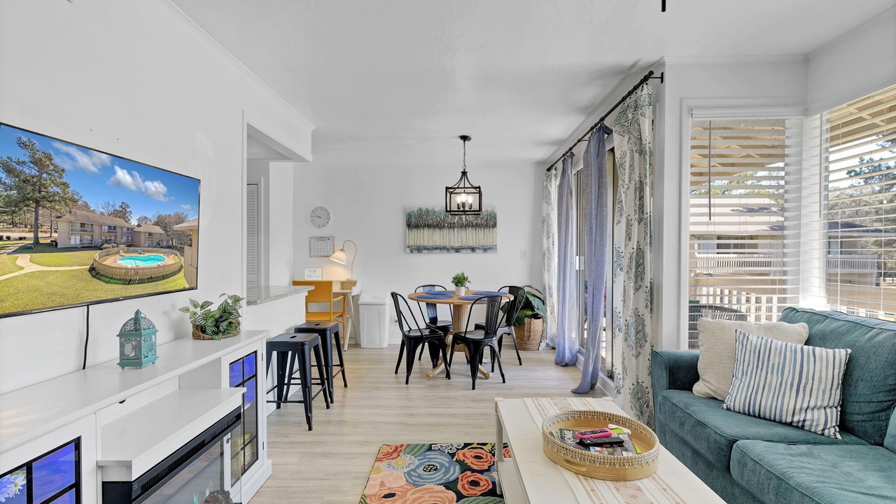 Photo of Livingroom in Daphne