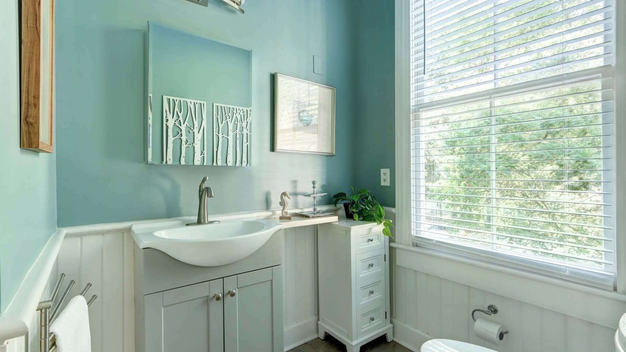 Photo of Bathroom in Beach Institute