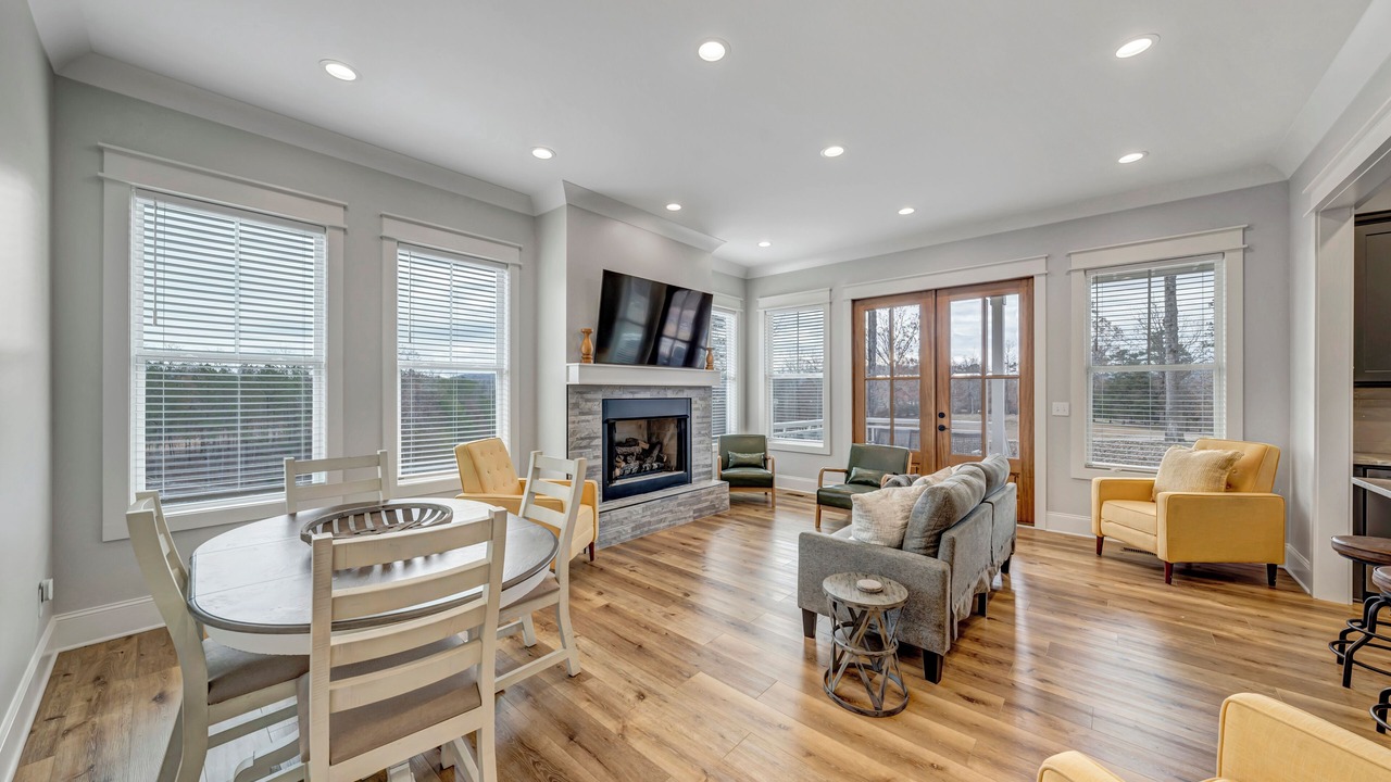 Photo of Livingroom in Guntersville