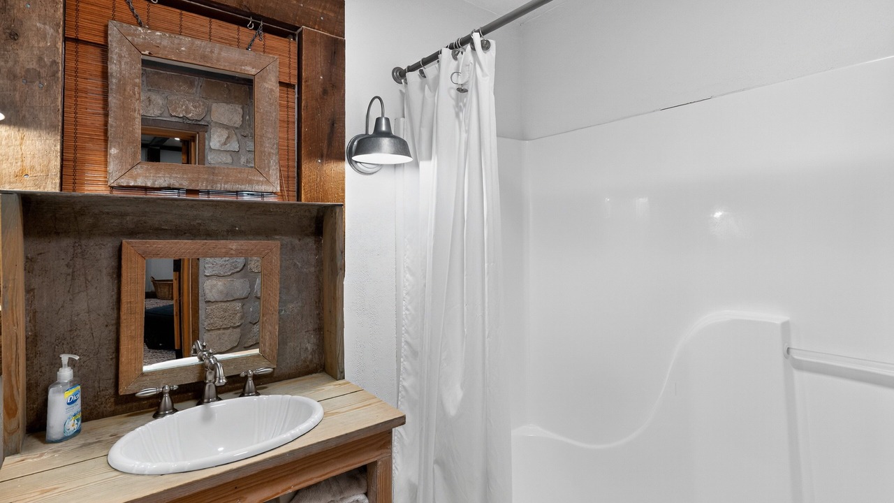Photo of Bathroom in Guntersville