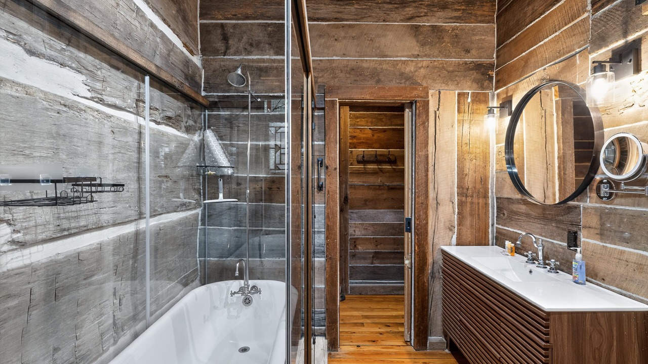 Photo of Bathroom in Guntersville