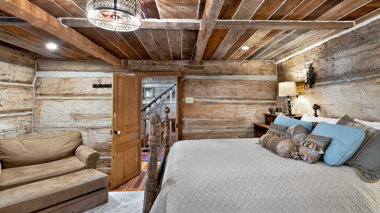 Photo of Bedroom in Guntersville